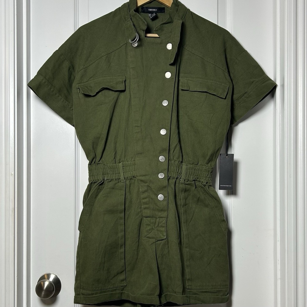 Forever 21 Olive Green‎ Cargo Pockets Utility Romper Military Inspired Style